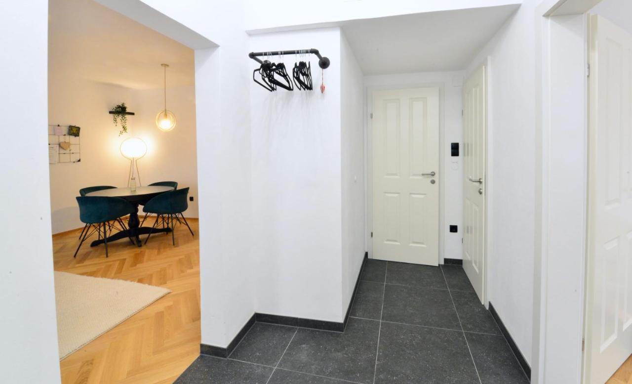 Appartamento Modern Flat With Parking Space Vienna Esterno foto