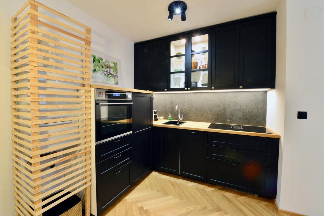 Appartamento Modern Flat With Parking Space Vienna Esterno foto