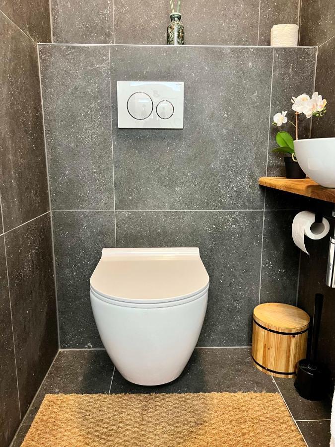 Appartamento Modern Flat With Parking Space Vienna Esterno foto